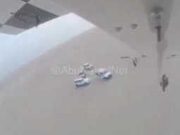 صقر يصيد طيارة بدل الطير
