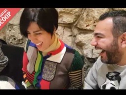 شمس في نوبة ضحك وتقلد نضال الأحمدية