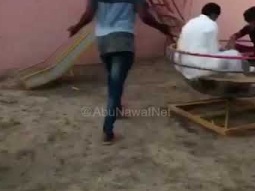 عقاب اللي يلعب بألعاب الأطفال