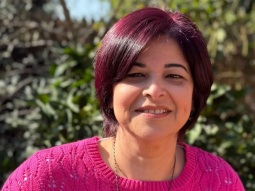 ها أنا أحمل عدّة طواقي - مسيحية إنجيلية وليست هرطوقية - سمر منصور سماوي