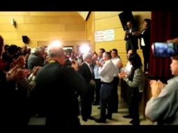فيديو : تصفيق لدقائق طويلة لحظة دخول رامز جرايسي لحفل تكريمه
