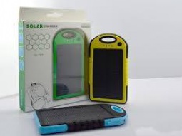 Solar charger 2600 ml تقدر تشحن بية اى تابلت او موبايل بالضوء وب160 جنية بس وضمان سنة