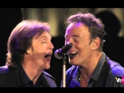 Paul McCartney & Bruce Springsteen - I Saw Her Standing There & Twist And Shout