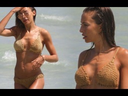 Cristiano Ronaldo's rumoured love interest Alessia Tedeschi shows off her toned bikini body on holiday in Formentera - فيديو Dailymotion