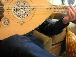 كميل شجراوي يعزف على عود كميل مويس الناصرة