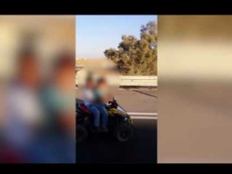 فيديو: طفلين (عامين) يقودان تركترون على الطريق السريع في النقب