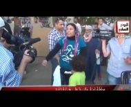 مصرية تمزّق ملابسها احتجاجاً على فوز مرسي !