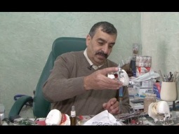 كمال خيري.. يصنع أطقم الأسنان منذ ٣٠ عاما