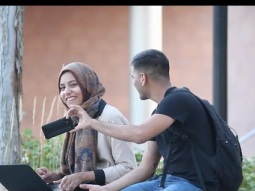 يطلب من الفتيات رأيهم فى صورة هذه الفتاة وعندما ينظرون الى الصورة يرون شخصا لم يتوقعوه اطلاقا