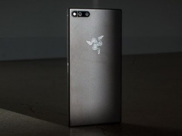 مراجعة للهاتف Razer Phone: بسرعة 120 هرتز!!
