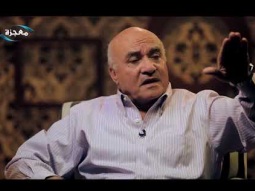 قاعات وجدران مُعلق عليها صور مصلوب على صليب- كلمتين ونص