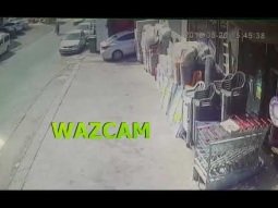 شاهدوا-الناصرة: سيارة تصدم دراجة وتسقط طفلين ارضا وتهرب من المكان