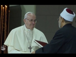 أبو ظبي: البابا يصرّ على الحاجة للحوار بين الأديان