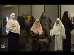 القدس: الحجاب في المعرض