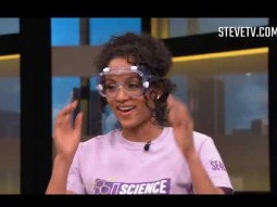 Miss USA 2017&#39;s Science Experiments with Steve Harvey