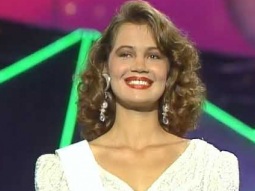 CROWNING MOMENT: Miss Universe 1991