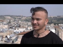 منح دراسية من أجل البقاء في الأرض المقدسة