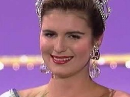 CROWNING MOMENT: Miss Universe 1992