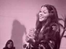سميرة سعيد تغني وهي طفلة - قصة الامس - 1972