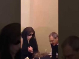 فيروز ماذا فعلت حين ارادت صبية تقبيل قدميها؟