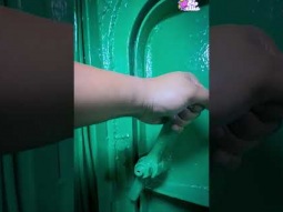 ليه فى غرفه خضراء دايماً فى الغواصة ؟