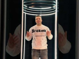 وتشوفني تقول مليان قوة 