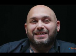 اكرم - صدمني قطار وغطوا جثتي بالورق وسمعت صوت يقول "لن تموت"