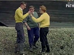 Mudlarks in 1962 #vintage #london #shorts #interesting