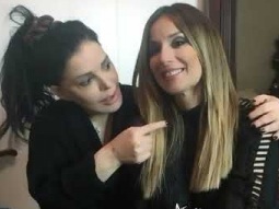 كارين رزق الله ولقطات عفوية في مكاتب الجرس مع نضال الاحمدية