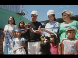 Fatima visita una comunidad en El Salvador | Miss Universe