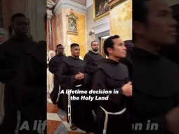 ١١ راهبًا يبرزون نذورهم الاحتفالية في القدس 