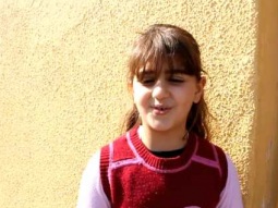 فيديو خاص موقع السلام ابنة رئيس البلدية ناهض خازم تدعو للتصوي للجبهة