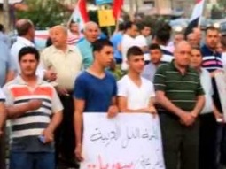 الجبهة والشبيبة في سخنين يتظاهرون تنديدا بالاعتداء العسكري الاسرائيلي على سوريا