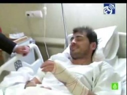 ايكر كاسياس في المستشفى بعد العملية