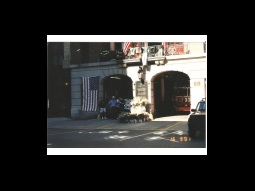 صور بعد خمسة أيام من أحداث 11 ايلول 2001 لمدينة نيويورك المنكوبة آنذاك.  